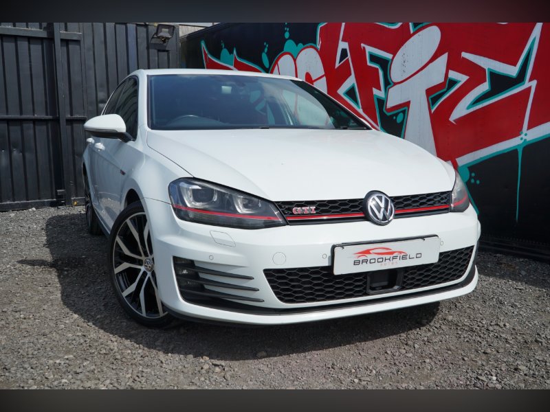 2015 Volkswagen GOLF 5-DOOR HATCH 2.0TSI 230 GTI + DSG, exterior view 2