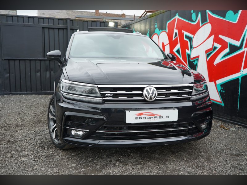 2017 Volkswagen TIGUAN 2.0 TSI 180ps R-Line Bmt DSG7 4Motion, exterior view 3
