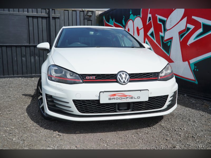 2015 Volkswagen GOLF 5-DOOR HATCH 2.0TSI 230 GTI + DSG, exterior view 3